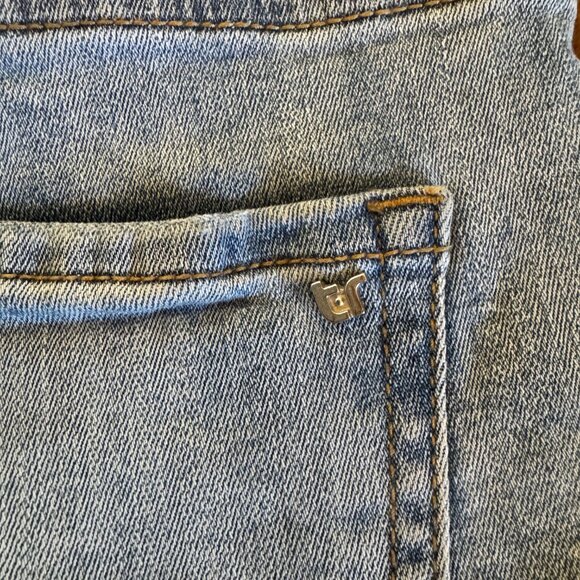 Tricot Women’s Cut Off Denim Shorts – Size M – Distressed, Stretchy, VGUC - Picture 3 of 8